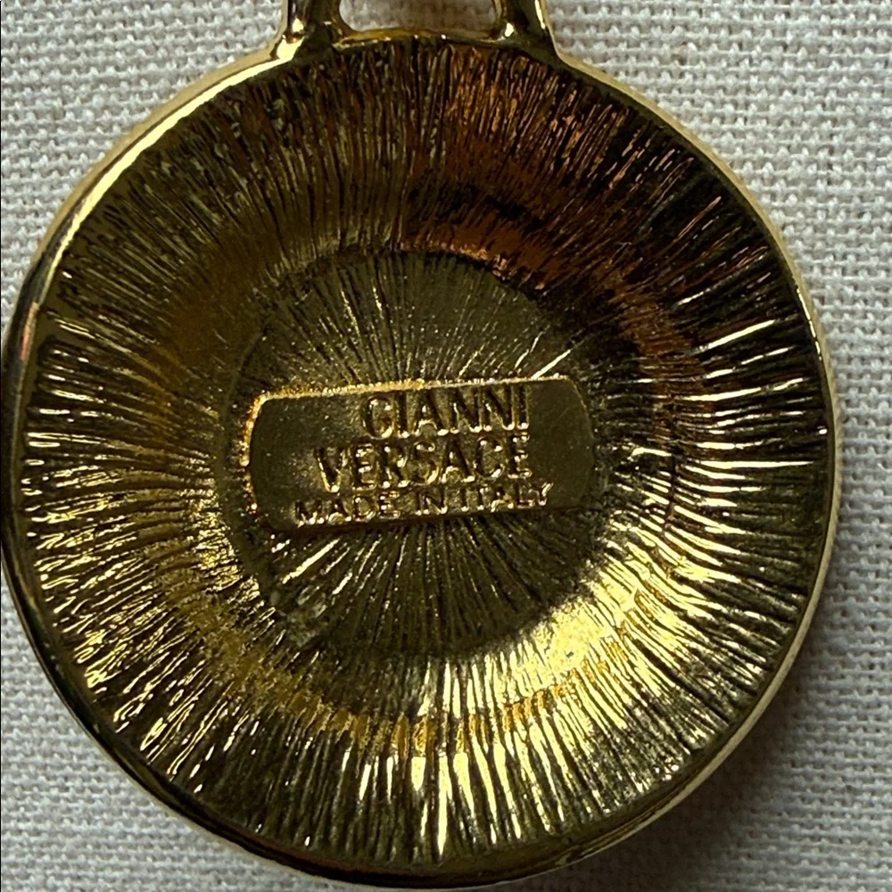 Gianni Versace Medusa Pendant Necklace 28” Gold Tone Italy